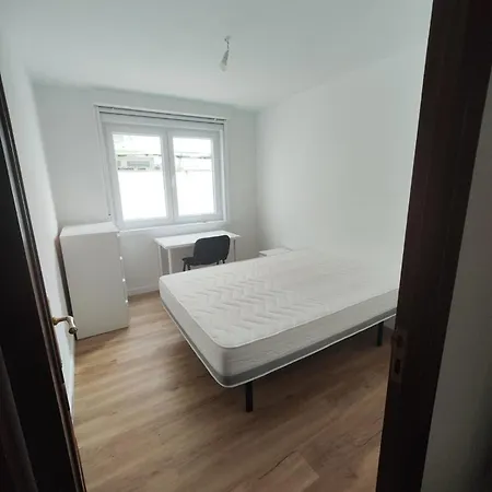 5 Bedroom 900 Meters From The شقة